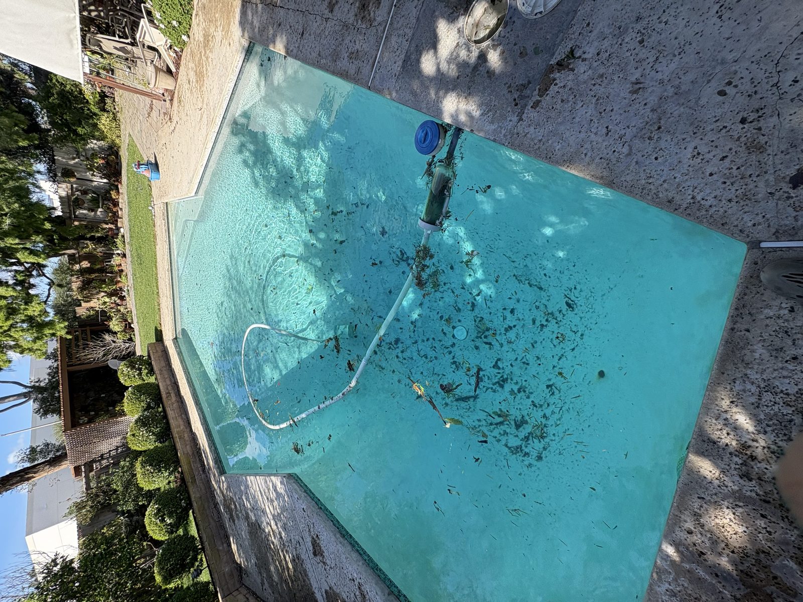 Dirty pool filter before deep cleaning service